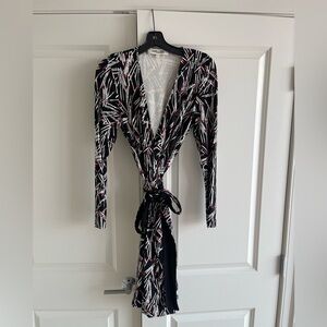 Diane Von furstenberg Wrap Dress Black with Matches Pattern US Size Medium